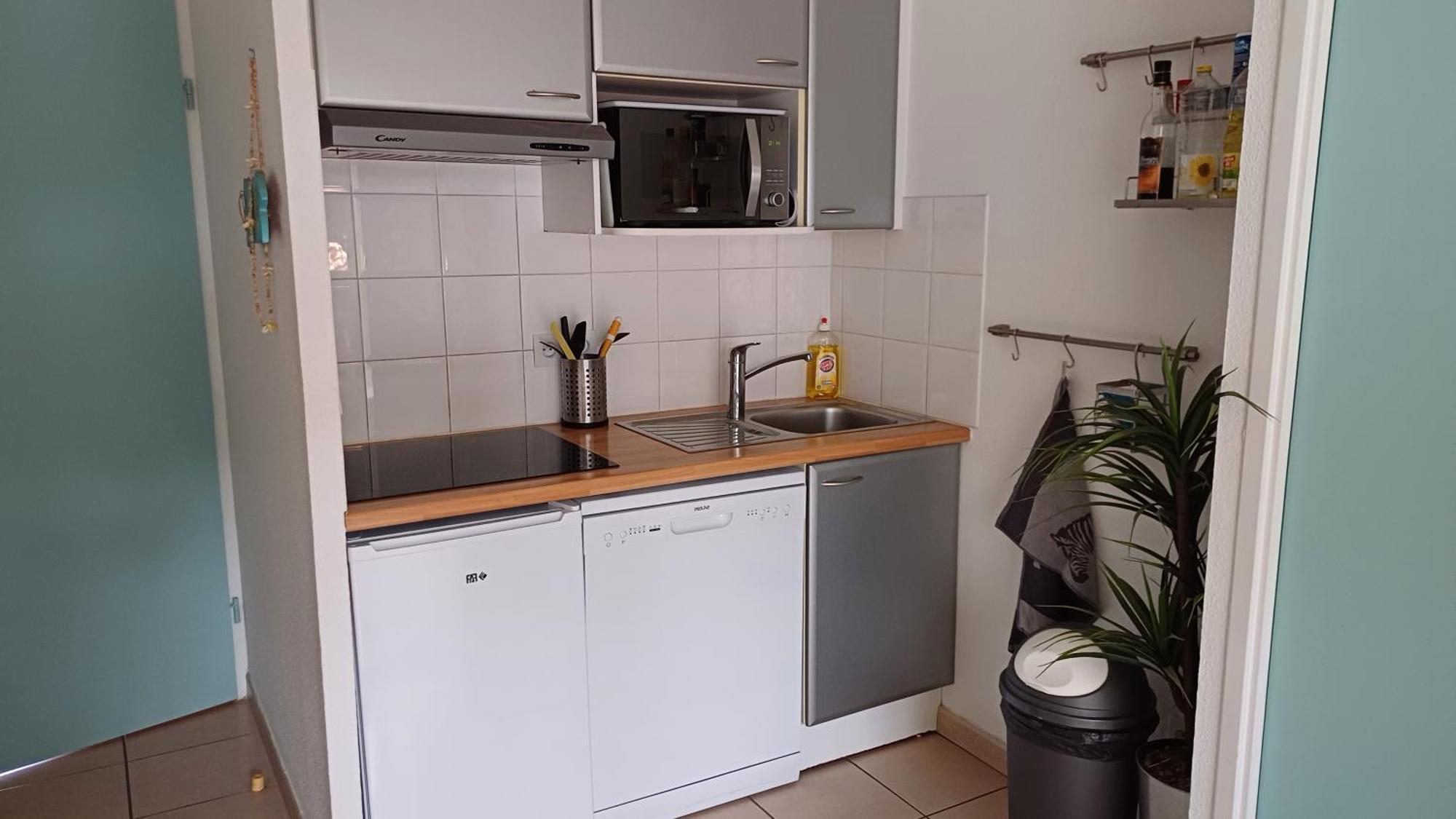 T2 Turquoise Avec Piscine Et Tennis *